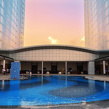 KSL Hotel&Resort Johor Bahru Exterior foto The pool at the hotel